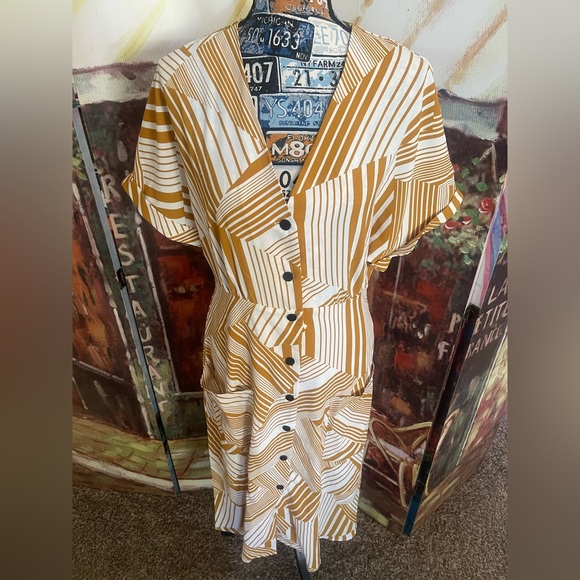 Murni Mustard Yellow Print Button-Up Midi dress - Picture 10 of 16